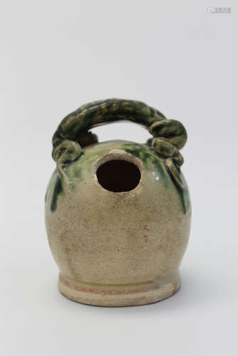 Antique Vietnamese pottery lime pot, 17th century