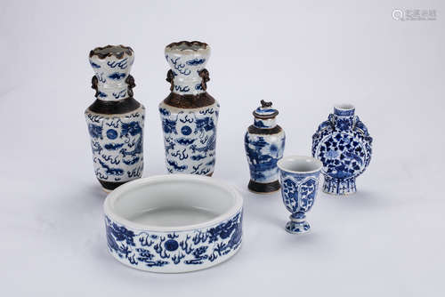 Group of Chinese blue and white porcelains.