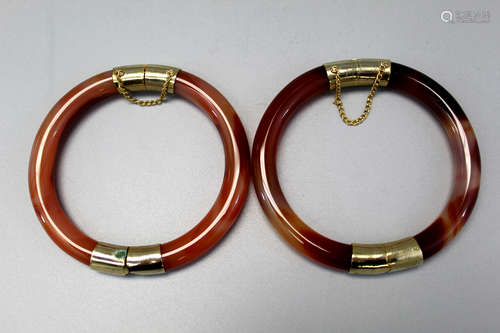 Two Chinese agate bangles.