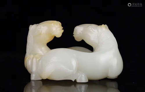 19TH CENTURY, A HETAIN JADE PAPERWEIGHT ORNAMENT, LATE QING DYNASTY