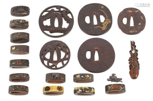 A COLLECTION OF SWORD FITTINGS. Edo Period. Compri