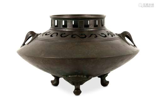 A BRONZE CENSER. 20th Century. The body of a flyin