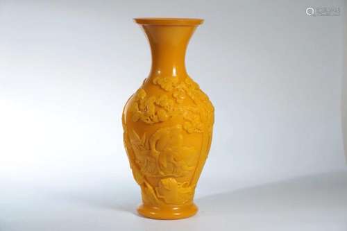 A YELLOW GALSS CARVED VASE, QIANLONG MARK