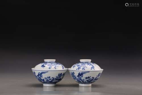 A PAIR OF BLUE AND WHITE BOWLS, QIANLONG MARK