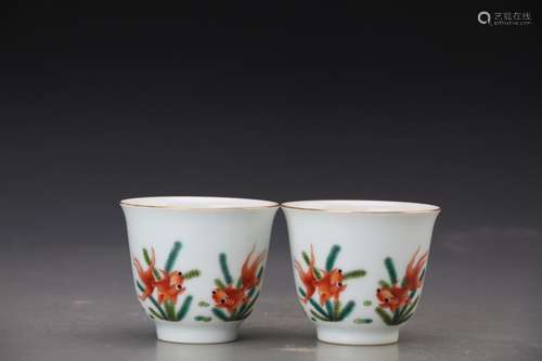 A PAIR OF FAMILLE ROSE GILT-DECORATED CUPS, KANGXI