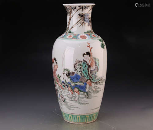 A FAMILLE-VERTE VASE