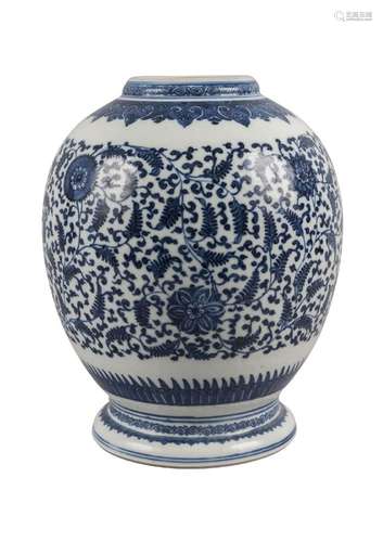 A Chinese porcelain bulbous vase