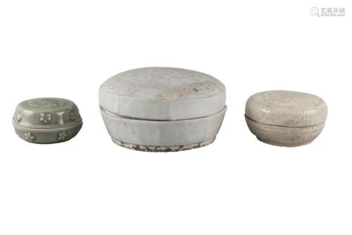 Three Chinese porcelain circular boxes and covers