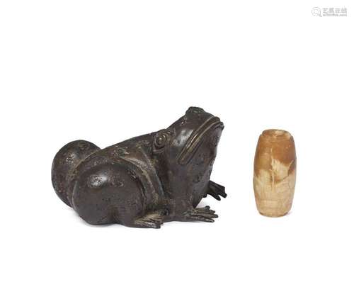 A Chinese archaistic hardstone bead and a bronze toad