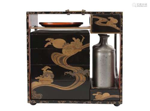 A Japanese lacquer travelling food case