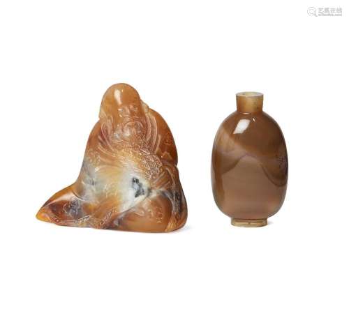A Chinese agate snuff bottle
