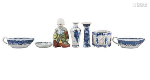 Seven pieces of Chinese porcelain