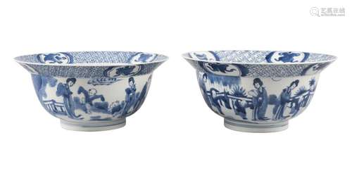 A pair of Chinese porcelain bowls