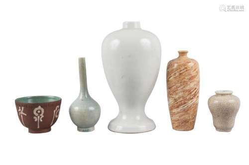 Five pieces of Oriental pottery