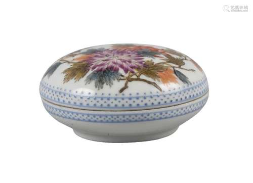 A Chinese porcelain circular seal paste box