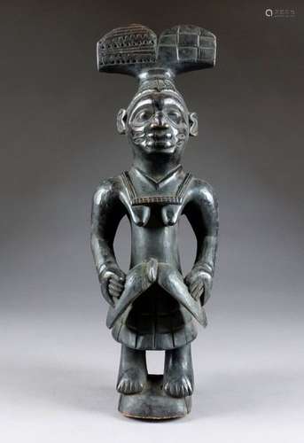 Yoruba. Figurine féminine Oshe Shango. Bois sculpt...