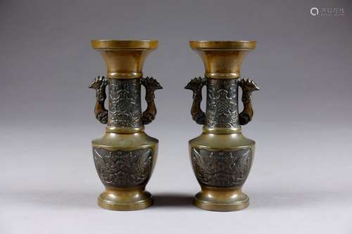 Chine Période Qing.		Paire de petits vases cornet...