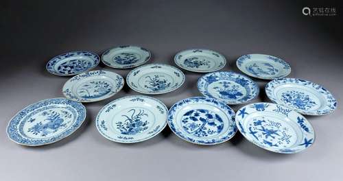 Douze Assiettes. Porcelaine de Chine d'exportation...