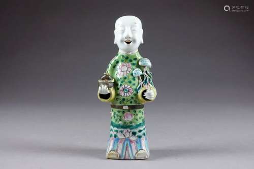 Pou Tai. Porcelaine de Chine à émaux polychromes. ...