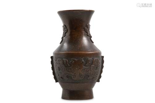 A CHINESE BRONZE VASE. Qing Dynasty, 18th Century.