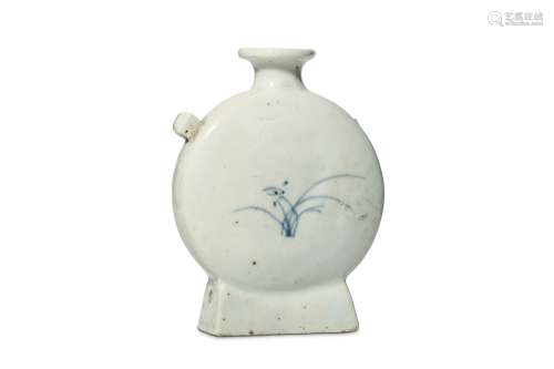 A CHINESE BLUE AND WHITE JAR. Qing Dynasty, 18th C