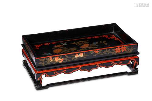 A PAINTED BLACK LACQUER STAND. Qing Dynasty. The i