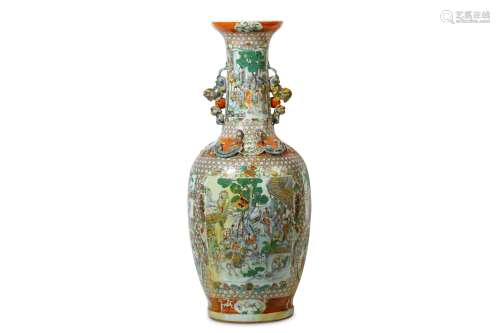 A LARGE CHINESE FAMILLE ROSE VASE. Qing Dynasty. T