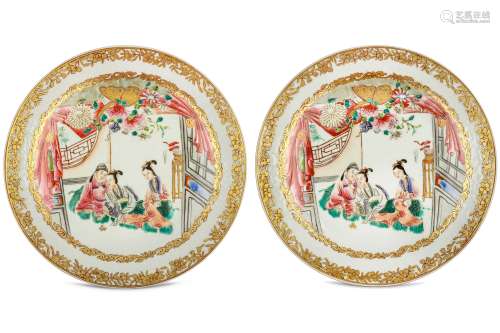 A PAIR OF CHINESE FAMILLE ROSE DISHES. Decorated w