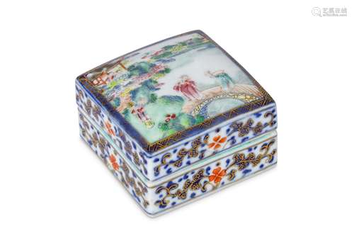 A CHINESE FAMILLE ROSE DECORATED BOX AND COVER. Qi