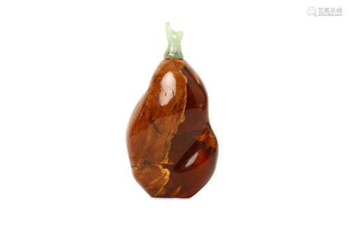 A CHINESE AMBER SNUFF BOTTLE. Qing Dynasty Of unev
