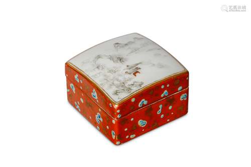 A CHINESE GRISAILLE-DECORATED BOX AND COVER. The c