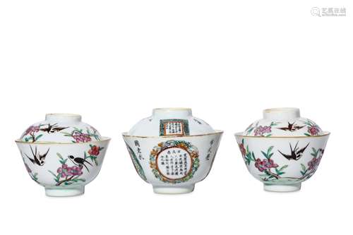 THREE CHINESE FAMILLE ROSE TEA BOWLS AND COVERS. 1