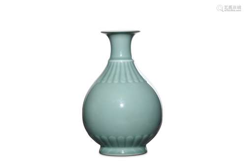 A CHINESE CELADON-GLAZED VASE, YUHUCHUN. Qing Dyna