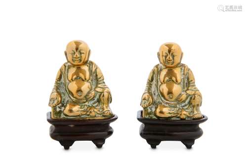 A PAIR OF CHINESE BRONZE FIGURES OF BUDDHA. Qing D