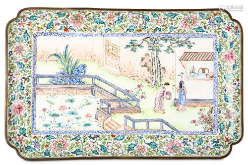 A CHINESE CANTON ENAMEL TRAY. Qing Dynasty, Qianlo