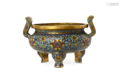 A CHINESE CLOISONNÉ ENAMEL TRIPOD INCENSE BURNER.