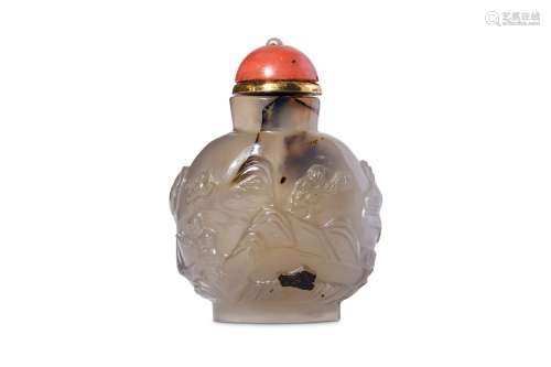 A CHINESE CARVED AGATE SNUFF BOTTLE. Qing Dynasty.