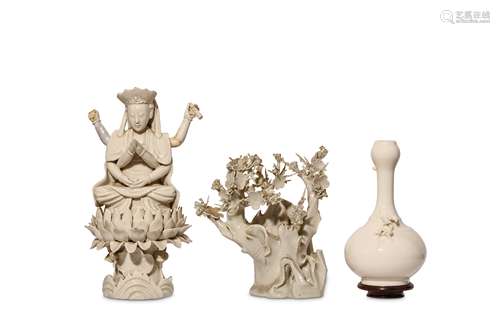 THREE CHINESE BLANC DE CHINE ITEMS. Qing Dynasty.