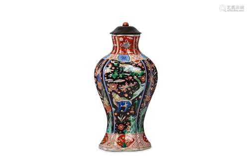 A CHINESE VASE AND OCTAGONAL DISH. Qing Dynasty, e