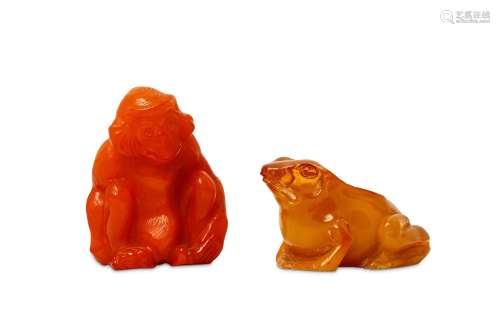 AMBER ‘LIZARD’ CARVING.  19th to 20th Century. The