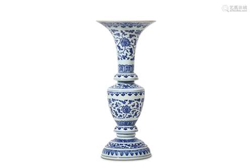 A CHINESE BLUE AND WHITE SECTIONAL ALTAR VASE. Qin