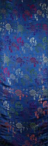 A LENGTH OF SILK BROCADE. 19th/20th Century. Woven