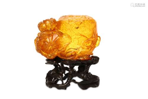 A CHINESE AMBER 'LOTUS GROUP' CARVING. Qing Dynast