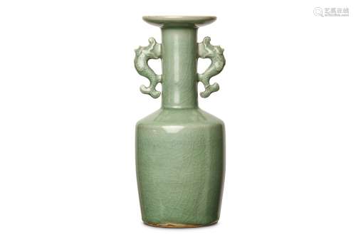 A CHINESE LONGQUAN CELADON VASE.