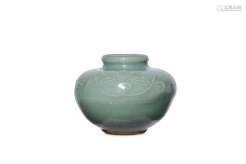 A SMALL CHINESE LONGQUAN CELADON GLAZED JAR. Song