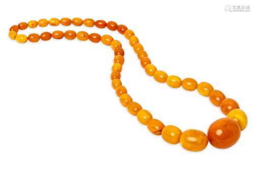 AN AMBER NECKLACE.
