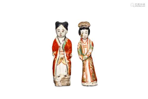 TWO CHINESE SMALL CIZHOU PAINTED FIGURES.