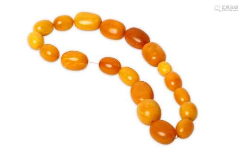 AN AMBER NECKLACE.