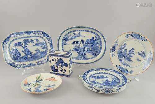 Selection of Chinese blue and white ceramics, to include a pillow decorated with temple lions, a