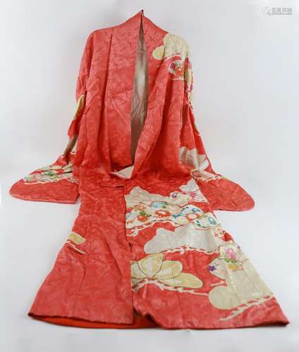 Early 20th century Japanese chirimen silk kimono patterned with cranes and gold couching,